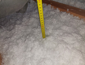 Zateplení stropu rodinného domu pomocí foukané izolace